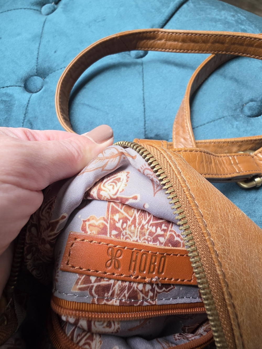 HOBO Caramel/Tan Leather Hobo Shoulder Bag with Patterned Lining